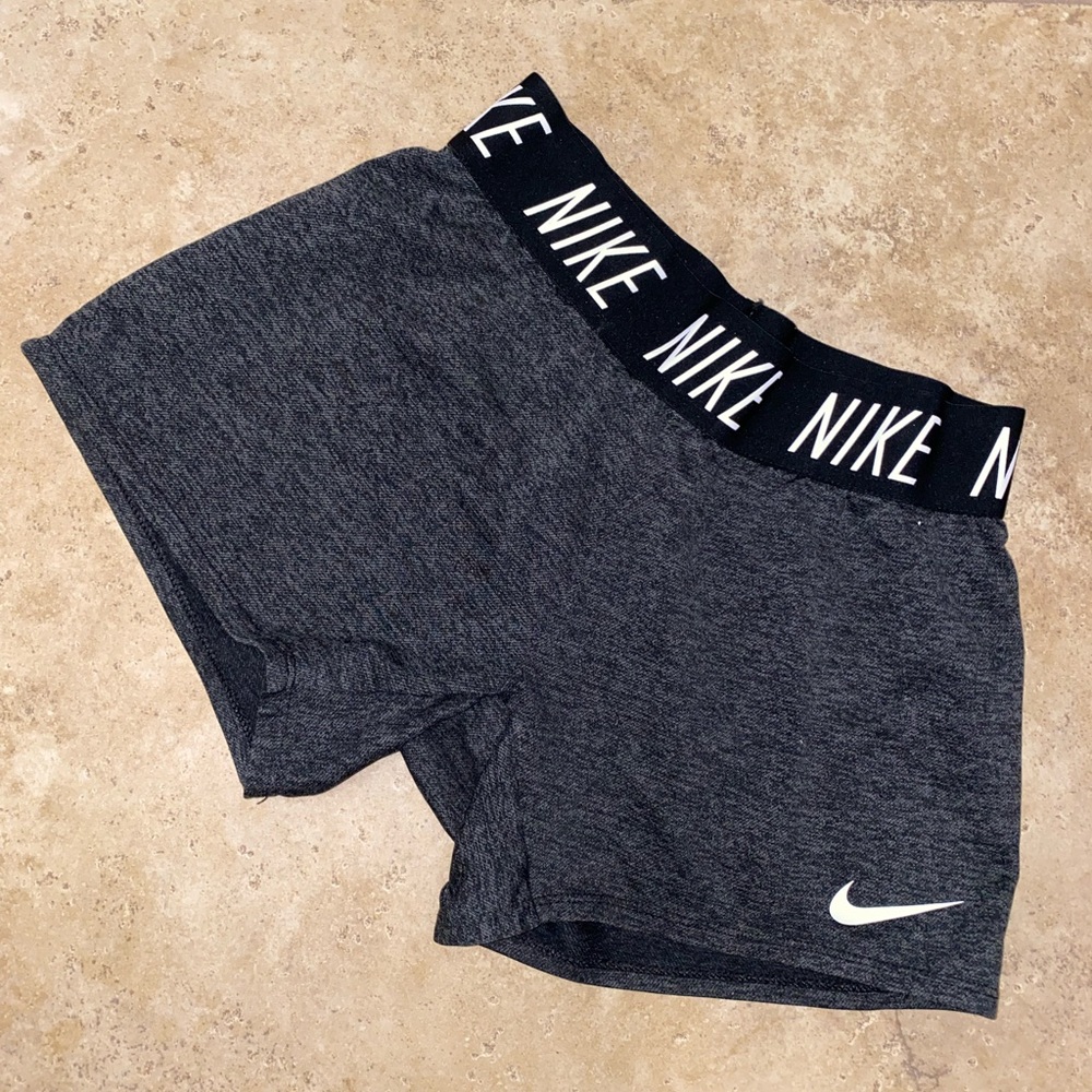 Nike Dri-FIT Trophy Big Kids' Girls' Training Shorts Medium
